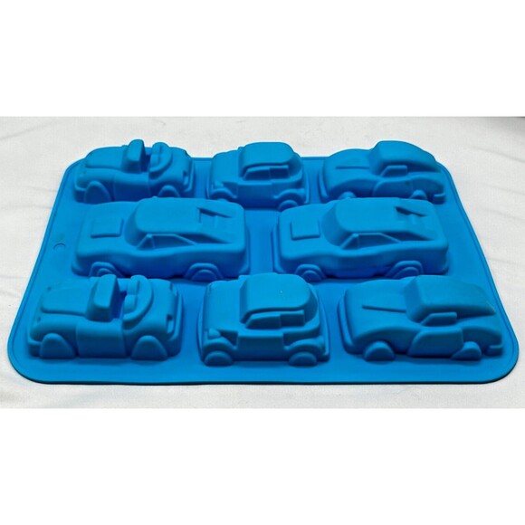 8 CAVITY Silicone Baking Cup Cake/Ice/Chocolate/Candy Mold - Vintage Cars 9x12" - Picture 1 of 7